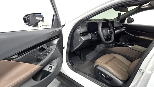 BMW 5 Series (G60) 520i 2024 10