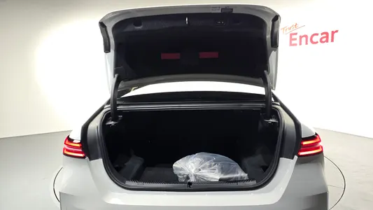 BMW 5 Series (G60) 520i 2024 19