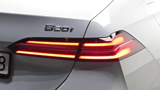 BMW 5 Series (G60) 520i 2024 23