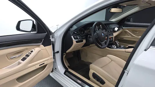 BMW 5 Series (F10) 528i xDrive 2016 9