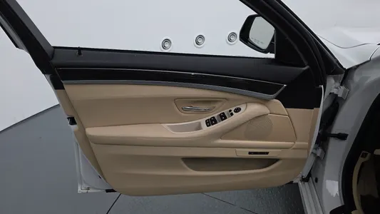 BMW 5 Series (F10) 528i xDrive 2016 24