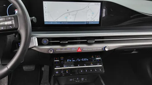 Hyundai (GN7) 2.5 2WD 2023 13