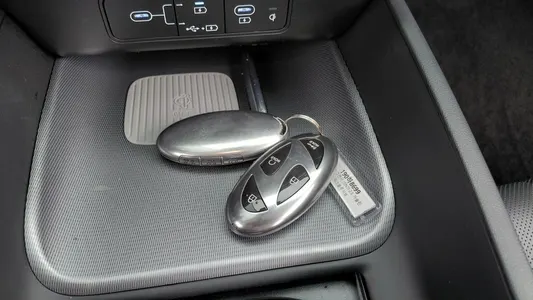 Hyundai (GN7) 2.5 2WD 2023 16