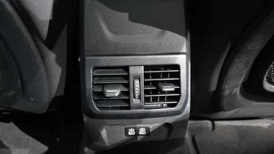 BMW 1 Series (F40) 120i M 2023 31