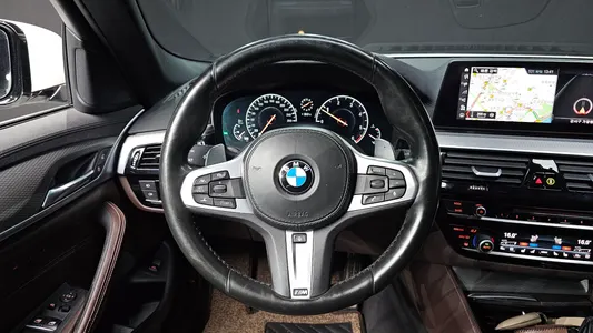 BMW 5 Series (G30) 520d M 2019 13