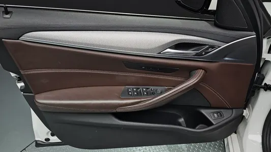 BMW 5 Series (G30) 520d M 2019 24