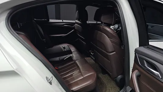 BMW 5 Series (G30) 520d M 2019 26