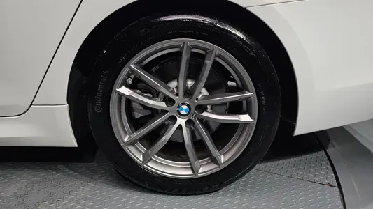 BMW 5 Series (G30) 520d M 2019 21