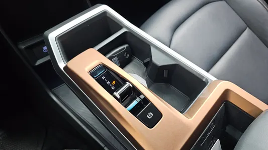 KG Mobility EVX E7 2023 9