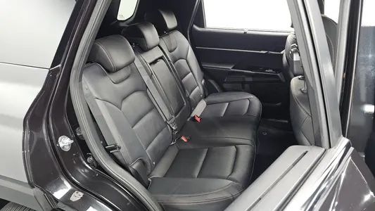 KG Mobility EVX E7 2023 11