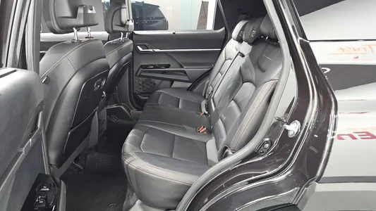 KG Mobility EVX E7 2023 12