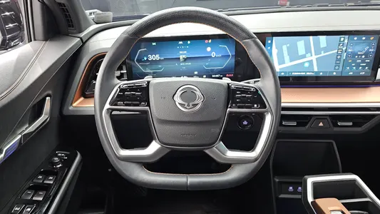 KG Mobility EVX E7 2023 13