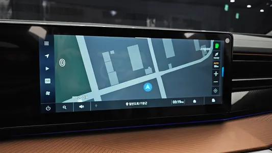 KG Mobility EVX E7 2023 14