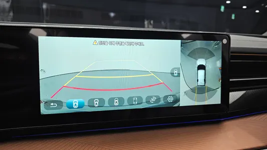 KG Mobility EVX E7 2023 15