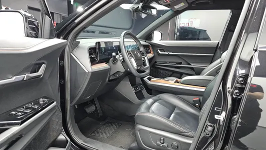 KG Mobility EVX E7 2023 10