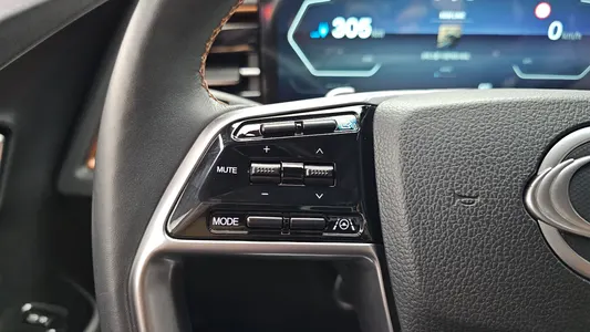 KG Mobility EVX E7 2023 19