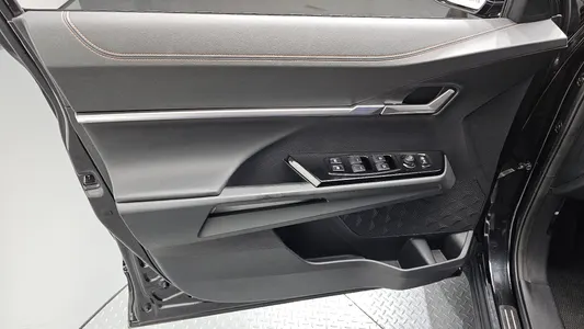 KG Mobility EVX E7 2023 25