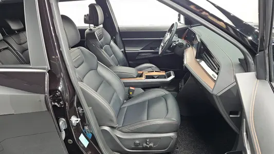KG Mobility EVX E7 2023 27