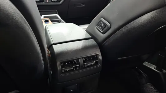 KG Mobility EVX E7 2023 32