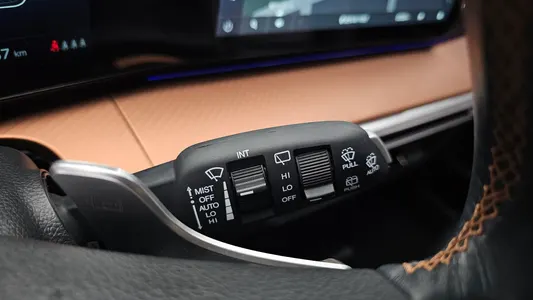 KG Mobility EVX E7 2023 30