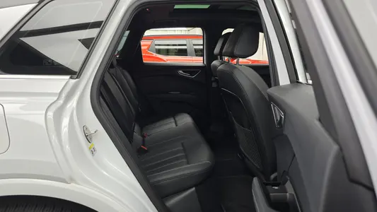 Audi Q4 e- (F4) 40 2022 12