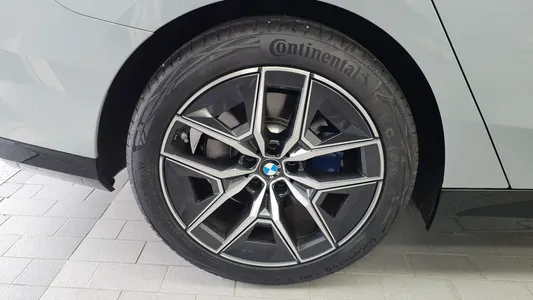 BMW 5 Series (G60) 520i M 2026 5