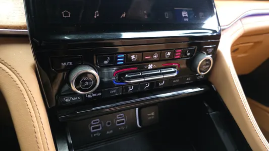Jeep (WL) 4xe 2023 17