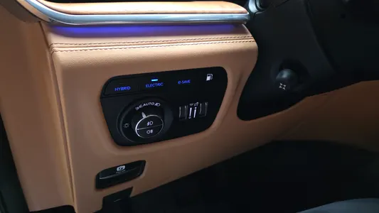Jeep (WL) 4xe 2023 28