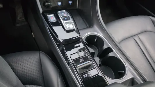 Hyundai (DN8) 2.0 LPG() 2022 9