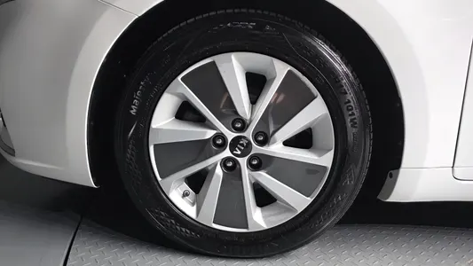 Kia K7 2017 5