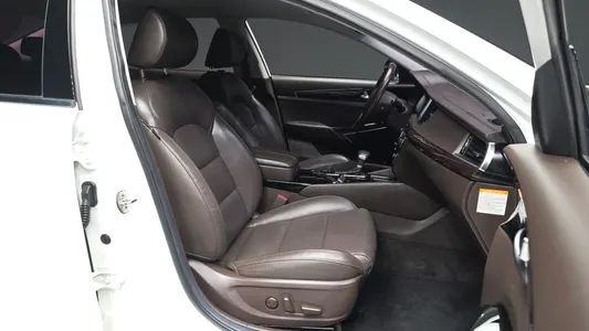Kia K7 2017 11
