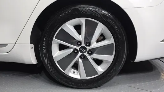 Kia K7 2017 21
