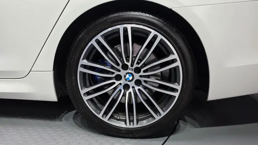 BMW 5 Series (G30) 530i M 2019 21