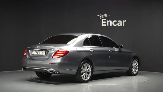 Mercedes-Benz E-Class W213 E220d 4MATIC 2020