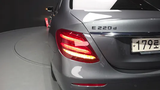 Mercedes-Benz E-Class W213 E220d 4MATIC 2020 23