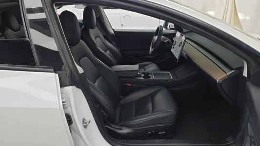 Tesla 3 AWD 2021 11