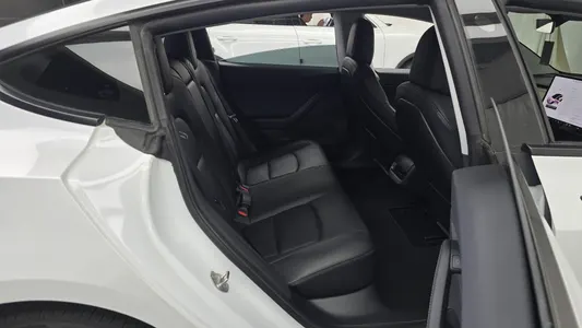 Tesla 3 AWD 2021 12