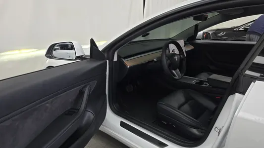 Tesla 3 AWD 2021 10