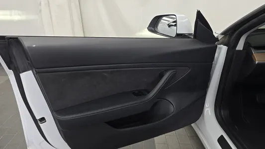 Tesla 3 AWD 2021 24