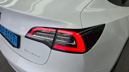 Tesla 3 AWD 2021 23