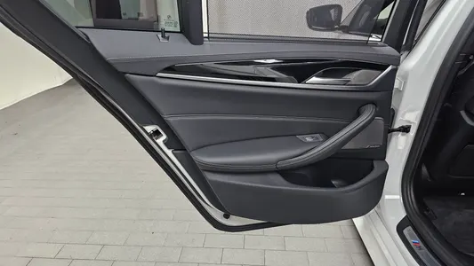 BMW 5 Series (G30) 530i M 2023 25