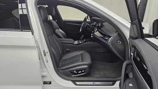 BMW 5 Series (G30) 530i M 2023 26