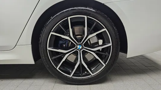 BMW 5 Series (G30) 530i M 2023 21