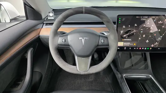 Tesla 3 RWD 2022 13
