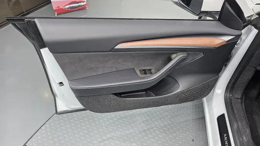 Tesla 3 RWD 2022 24