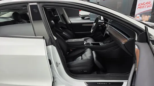 Tesla 3 RWD 2022 26