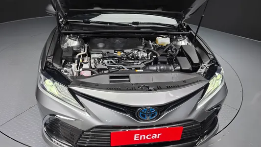 Toyota (XV70) 2.5 XLE 2022 6
