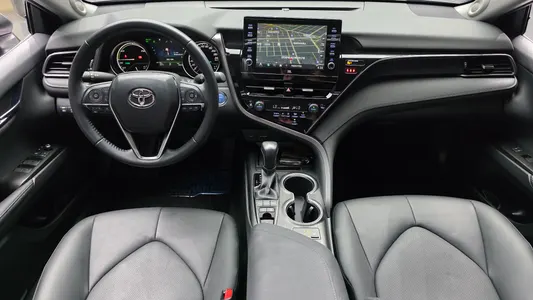 Toyota (XV70) 2.5 XLE 2022 7