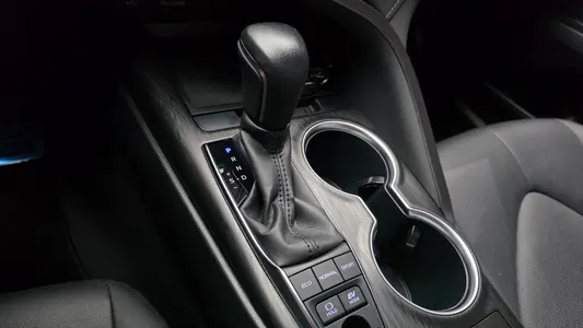Toyota (XV70) 2.5 XLE 2022 9