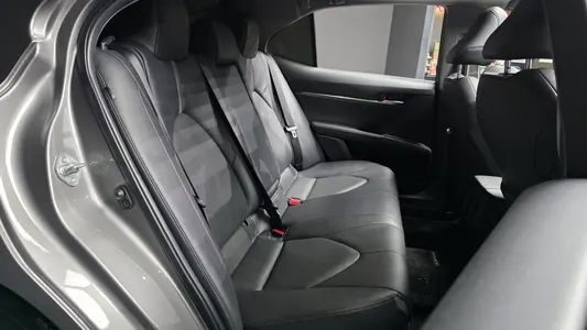 Toyota (XV70) 2.5 XLE 2022 12